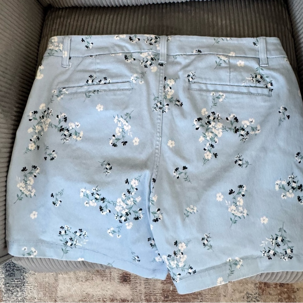 Hawthorn Light blue shorts with flowers. Size 14.